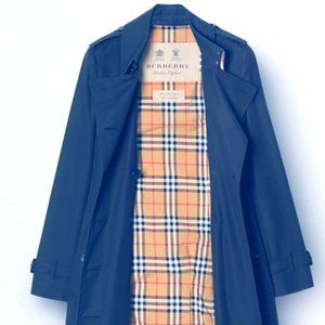 Black Burberry Trenchcoat size 4 (New)